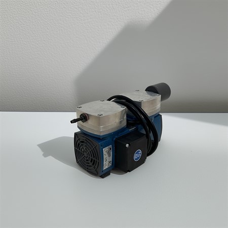 Begagnad KNF Vaccumpump  (s/n: 1749211)